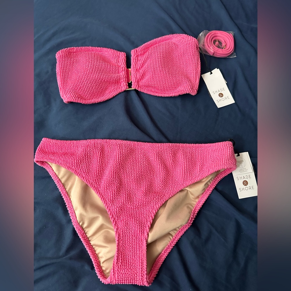 The top is size small and the bottom is medium.